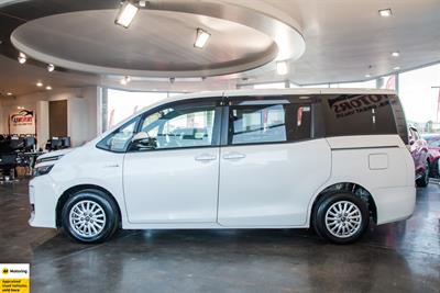 2014 Toyota Voxy - Thumbnail