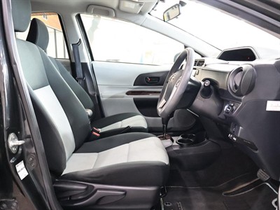 2013 Toyota Aqua - Thumbnail