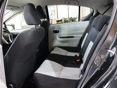 2013 Toyota Aqua - Thumbnail