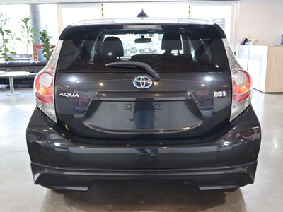 2013 Toyota Aqua - Thumbnail