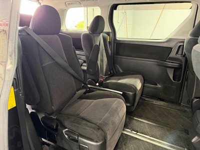 2013 Toyota Vellfire - Thumbnail