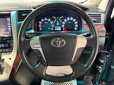 2013 Toyota Vellfire - Thumbnail