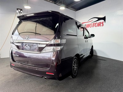 2013 Toyota Vellfire - Thumbnail