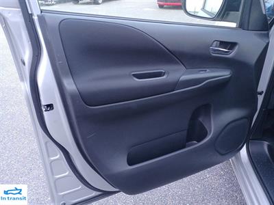 2016 Nissan Serena - Thumbnail