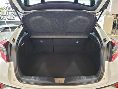 2020 Toyota C-HR - Thumbnail