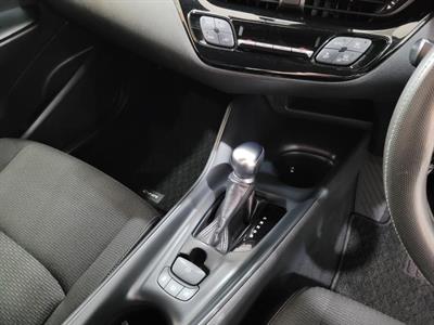 2020 Toyota C-HR - Thumbnail
