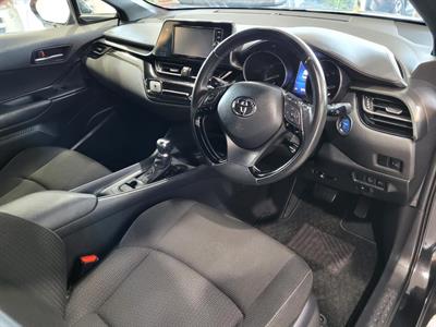 2017 Toyota C-HR - Thumbnail