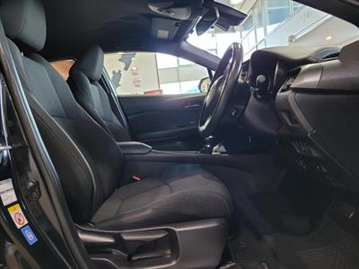 2017 Toyota C-HR - Thumbnail