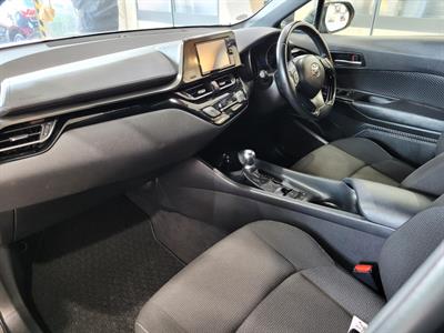 2017 Toyota C-HR - Thumbnail