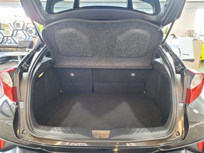 2017 Toyota C-HR - Thumbnail