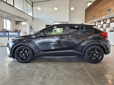 2017 Toyota C-HR - Thumbnail