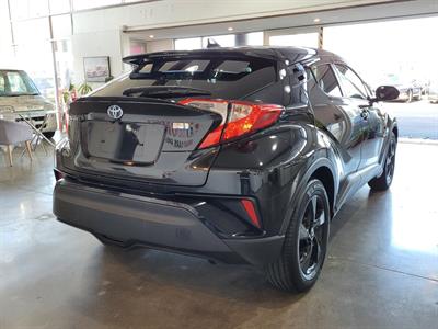 2017 Toyota C-HR - Thumbnail