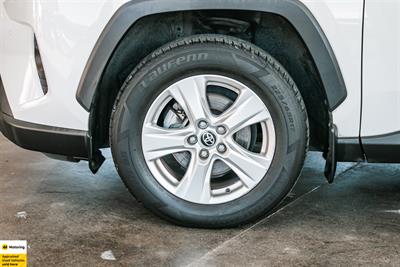 2021 Toyota RAV4 - Thumbnail