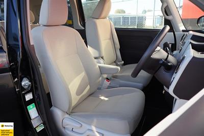2014 Toyota Porte - Thumbnail
