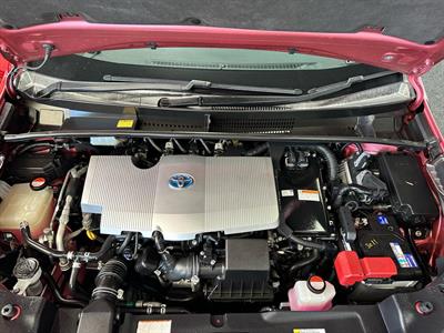 2015 Toyota Prius - Thumbnail
