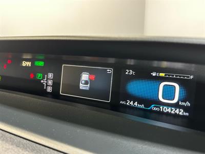 2015 Toyota Prius - Thumbnail