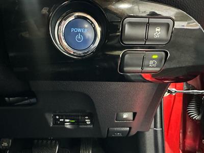 2015 Toyota Prius - Thumbnail