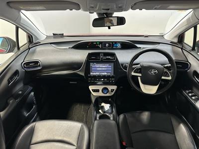 2015 Toyota Prius - Thumbnail