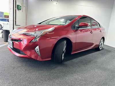 2015 Toyota Prius - Thumbnail