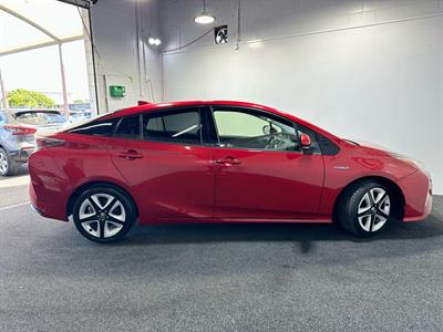 2015 Toyota Prius - Thumbnail