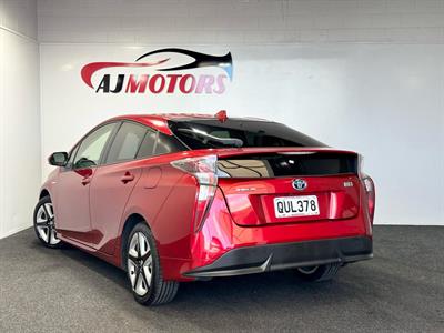 2015 Toyota Prius - Thumbnail