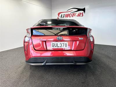 2015 Toyota Prius - Thumbnail