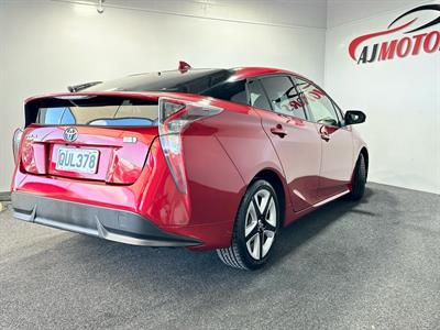 2015 Toyota Prius - Thumbnail