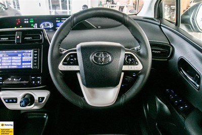 2017 Toyota Prius - Thumbnail