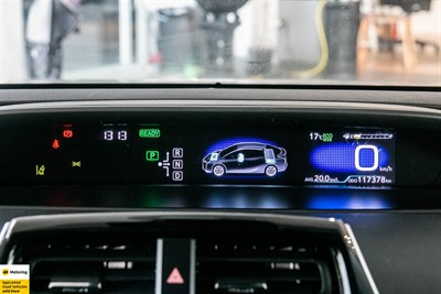 2017 Toyota Prius - Thumbnail