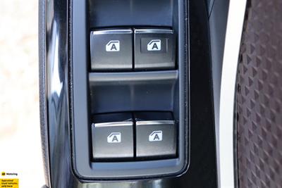 2018 Toyota C-HR - Thumbnail