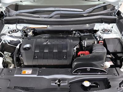 2019 Mitsubishi Outlander - Thumbnail