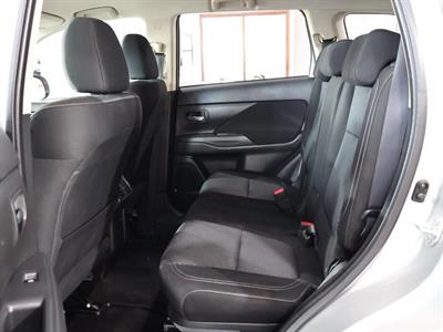 2019 Mitsubishi Outlander - Thumbnail