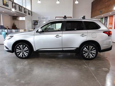 2019 Mitsubishi Outlander - Thumbnail