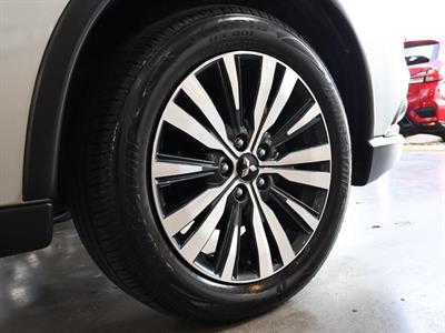 2019 Mitsubishi Outlander - Thumbnail