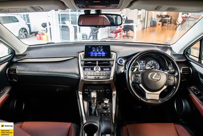 2016 Lexus NX 300h - Thumbnail