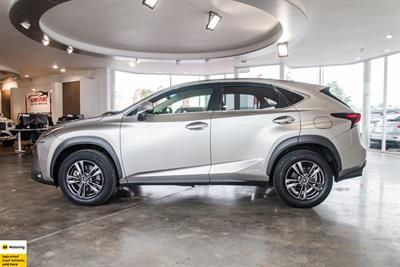 2016 Lexus NX 300h - Thumbnail