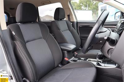 2021 Mitsubishi Outlander - Thumbnail