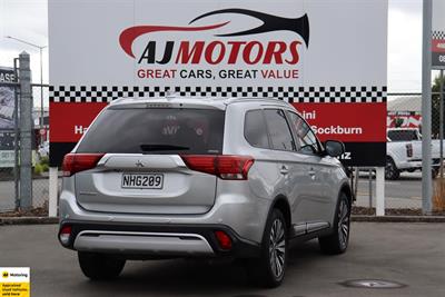 2021 Mitsubishi Outlander - Thumbnail