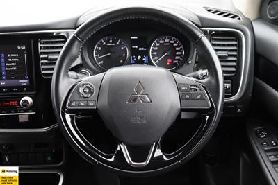 2021 Mitsubishi Outlander - Thumbnail