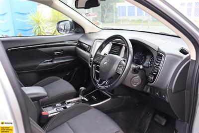 2021 Mitsubishi Outlander - Thumbnail