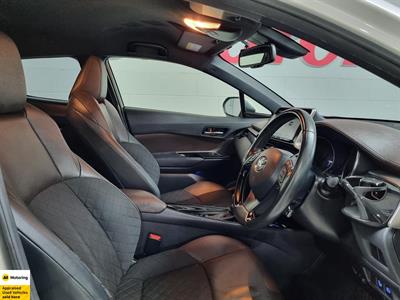2017 Toyota C-HR - Thumbnail