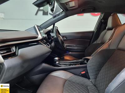 2017 Toyota C-HR - Thumbnail