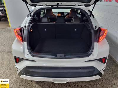 2017 Toyota C-HR - Thumbnail