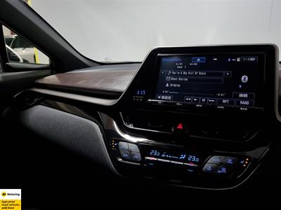 2017 Toyota C-HR - Thumbnail