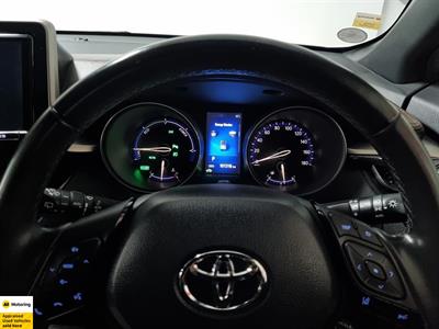 2017 Toyota C-HR - Thumbnail