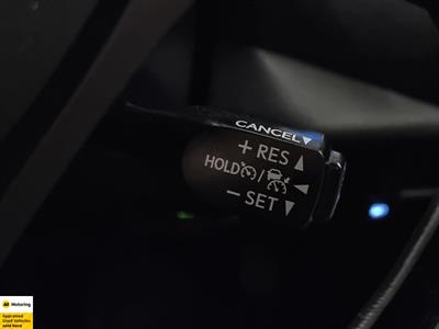 2017 Toyota C-HR - Thumbnail