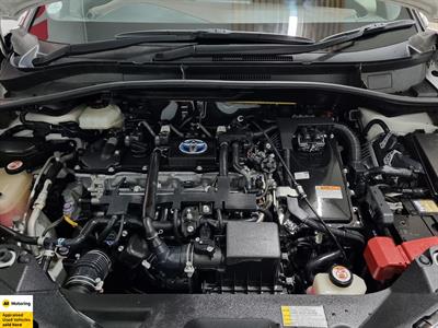 2017 Toyota C-HR - Thumbnail