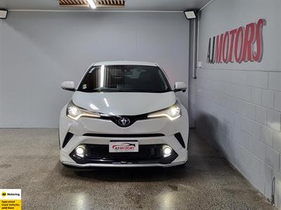 2017 Toyota C-HR - Thumbnail