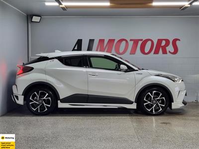 2017 Toyota C-HR - Thumbnail
