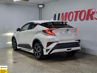 2017 Toyota C-HR - Thumbnail